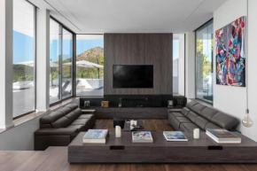 Elegant Villa Near The Beach